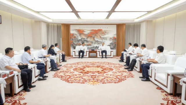 莫鼎革會見克拉瑪依市委副書記、市長陳凱