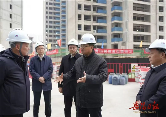 謝衛(wèi)江到公司南區(qū)改造項(xiàng)目九禧府樓盤(pán)調(diào)研