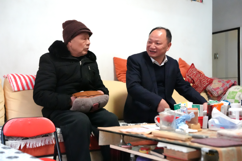 公司黨委走訪慰問(wèn)困難黨員和困難職工、看望慰問(wèn)老領(lǐng)導(dǎo)和老同志
