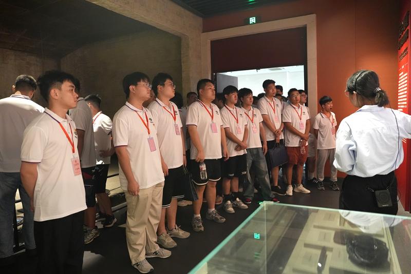 2024年7月25日，公司組織新入職員工到楊開(kāi)慧紀(jì)念館接受愛(ài)國(guó)主義教育