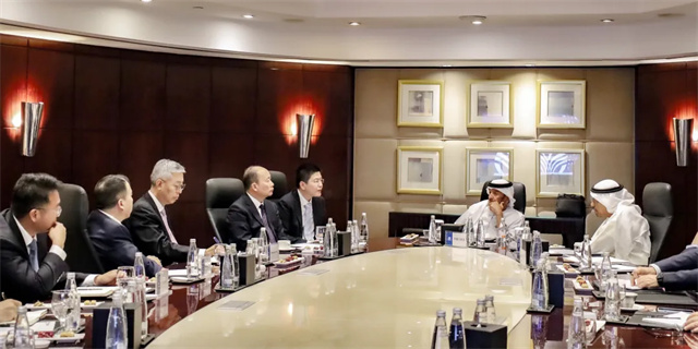 莫鼎革拜會阿聯(lián)酋阿布扎比酋長國王室成員謝赫·蘇魯爾親王